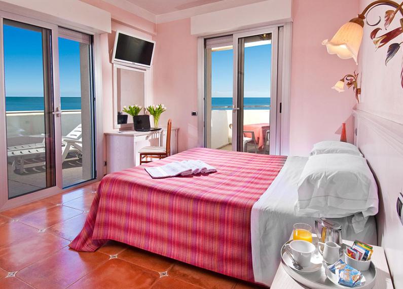 hotellequerce it senigallia-hotel-sul-mare-camera-deluxe 008