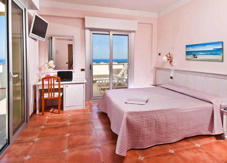 hotellequerce it senigallia-hotel-sul-mare-camera-deluxe 009