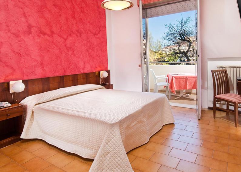 hotellequerce it hotel-a-senigallia-camera-economy 009