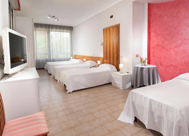 hotellequerce it hotel-a-senigallia-camera-economy 011