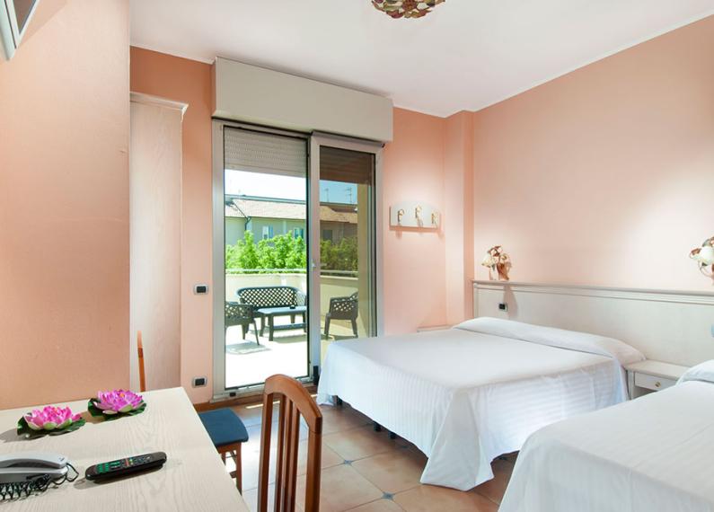 hotellequerce it hotel-a-senigallia-3-stelle-camera-superior 009