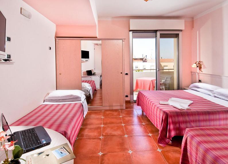 hotellequerce it hotel-a-senigallia-3-stelle-camera-superior 010