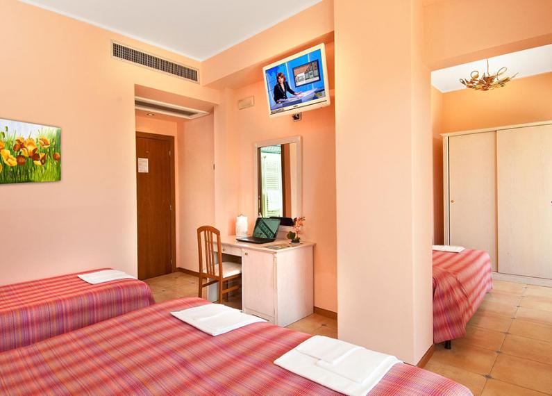 hotellequerce it hotel-a-senigallia-3-stelle-camera-superior 011